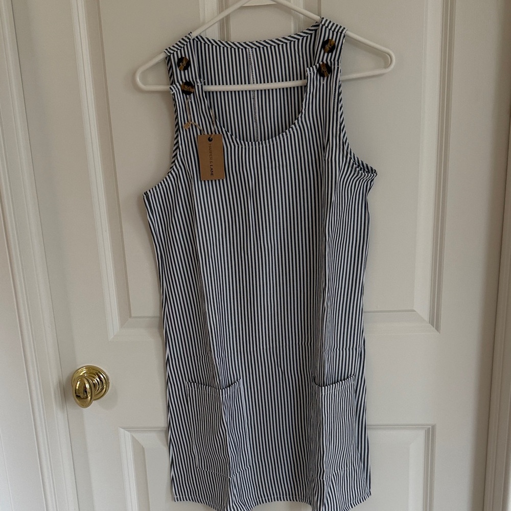 Harper & Lane ladies grey and white sm sleeveless dress.